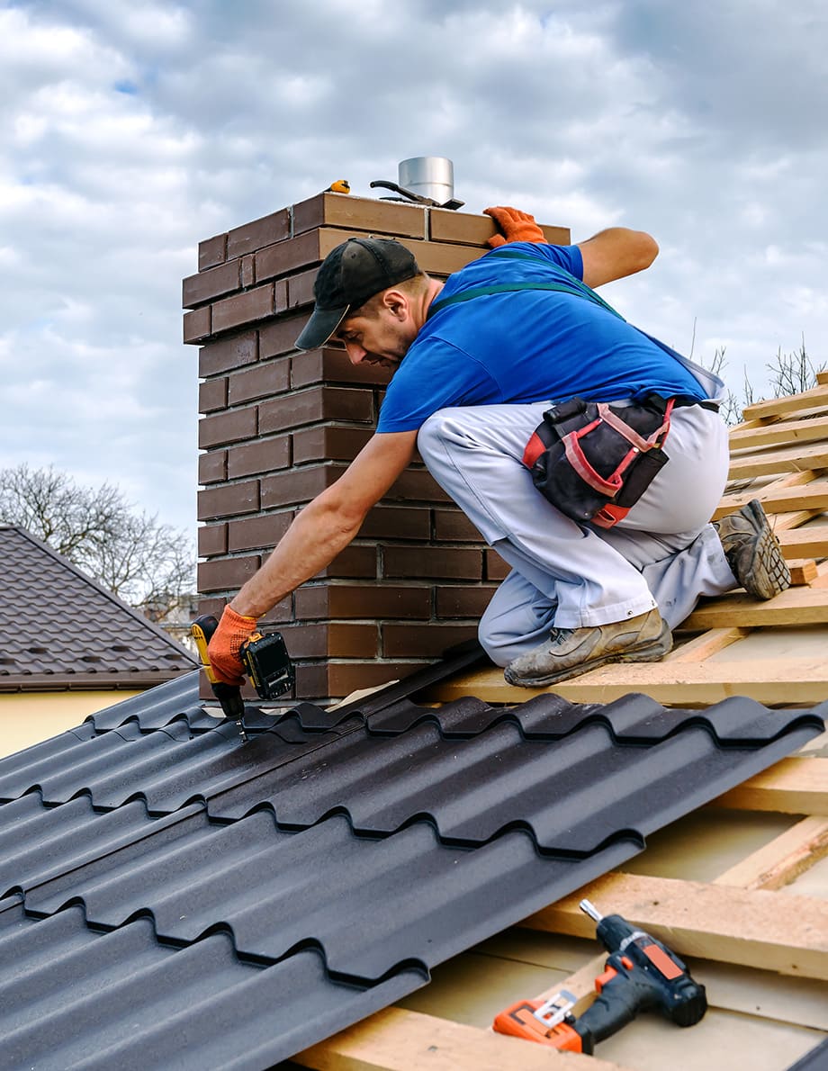 roofer-replacing-roof-shingles